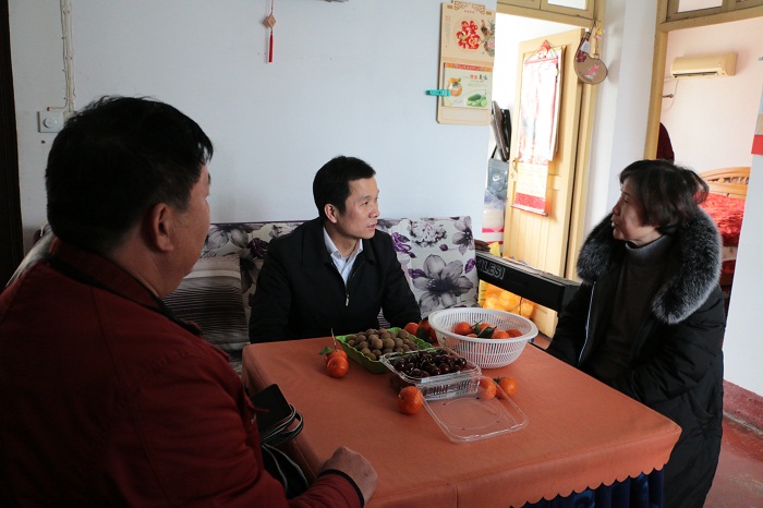 吴恢才走访慰问离退休干部和困难党员群众_零陵要闻_零陵零陵区人民政