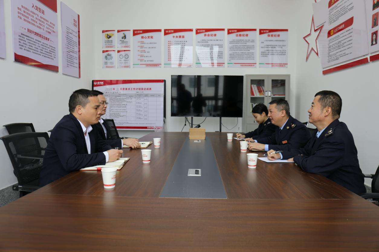 税务干部入企宣讲涉税政策 税务干部入企宣讲涉税政策